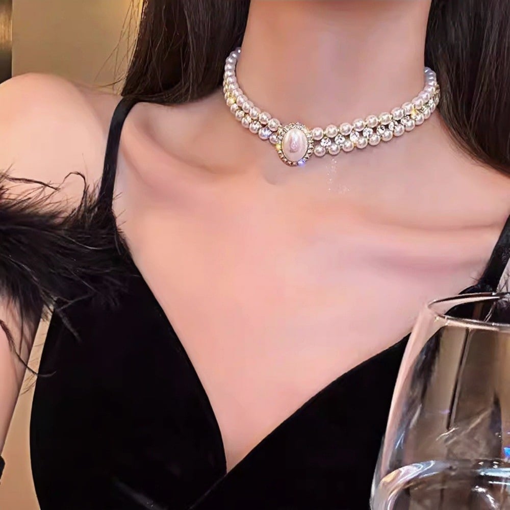 Baroque pearl necklace with a unique and sophisticated design. - Image 5