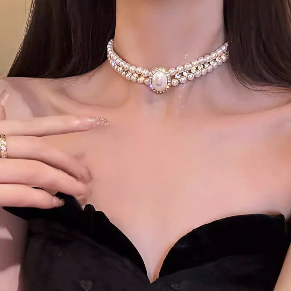 Baroque pearl necklace with a unique and sophisticated design.