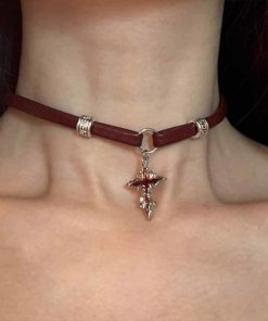 Retro punk style cross pendant necklace, versatile and fashionable