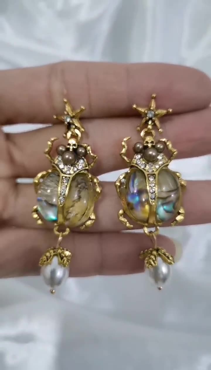 Vintage Beetle Iridescent Shell Pearl Earrings/Studs ✨ - Image 14