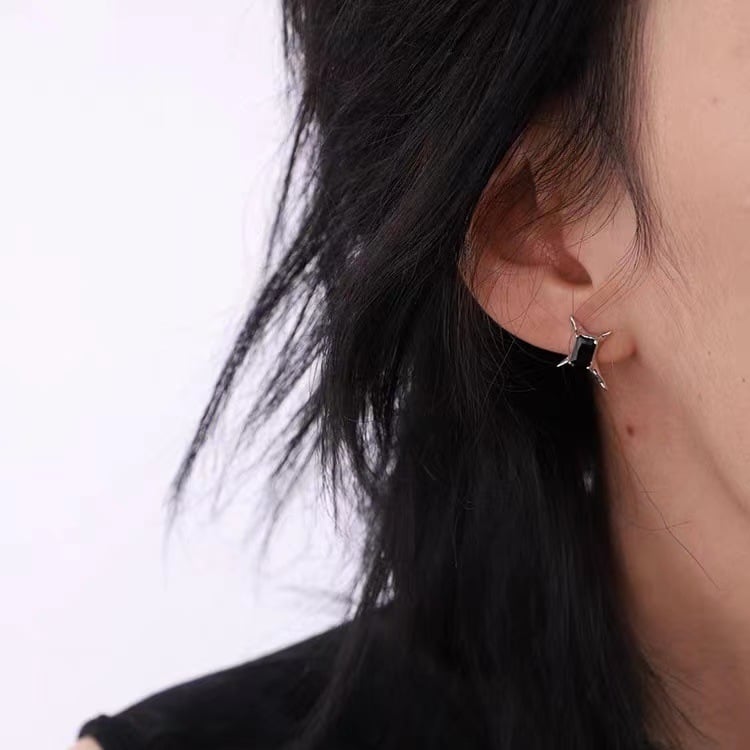 Unisex Irregular Four-Pointed Star Zircon Stud Earrings | Niche Design Couple Jewelry - Image 3