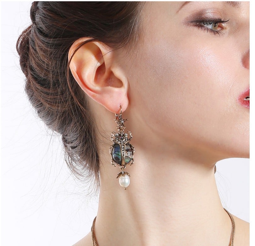 Vintage Beetle Iridescent Shell Pearl Earrings/Studs ✨