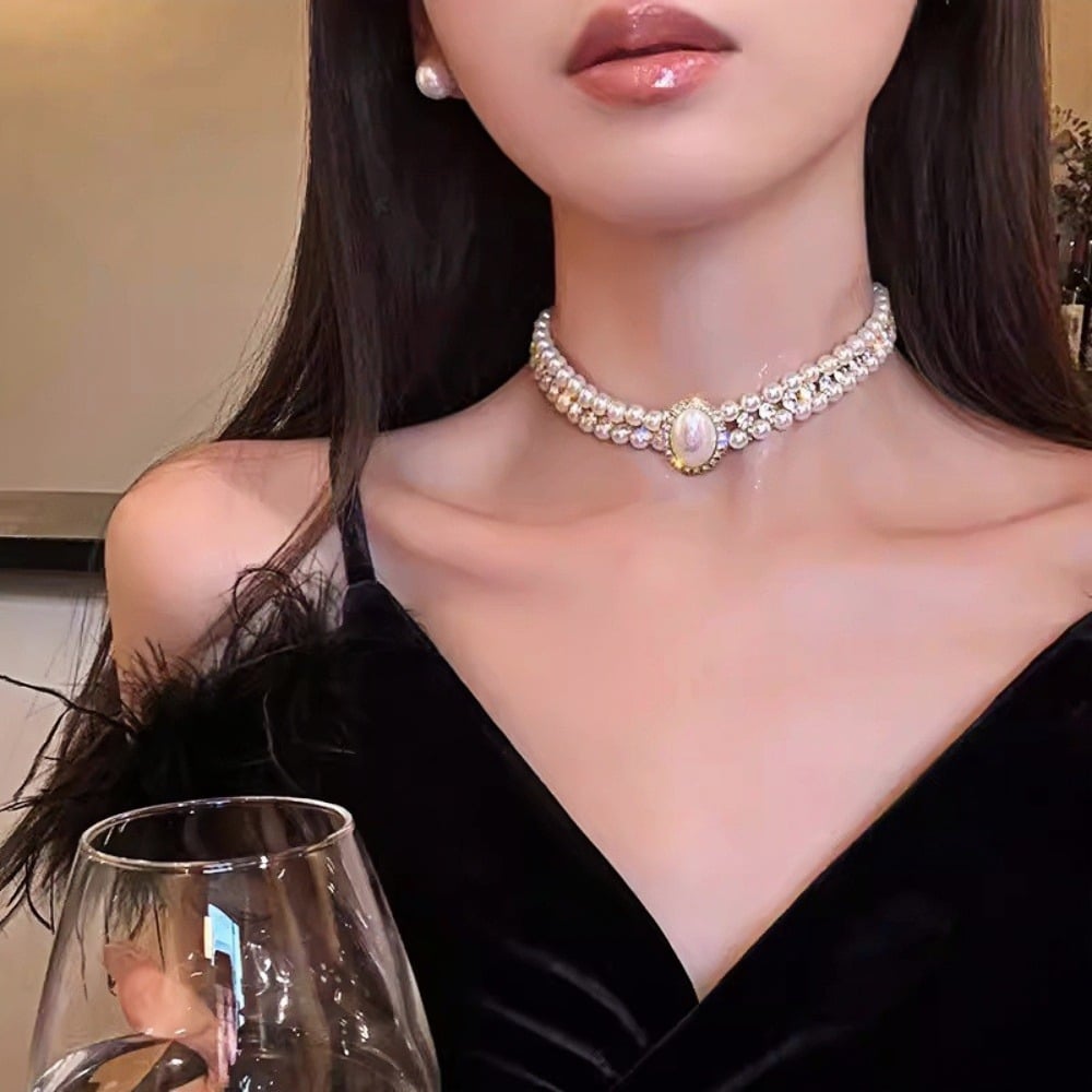 Baroque pearl necklace with a unique and sophisticated design. - Image 4