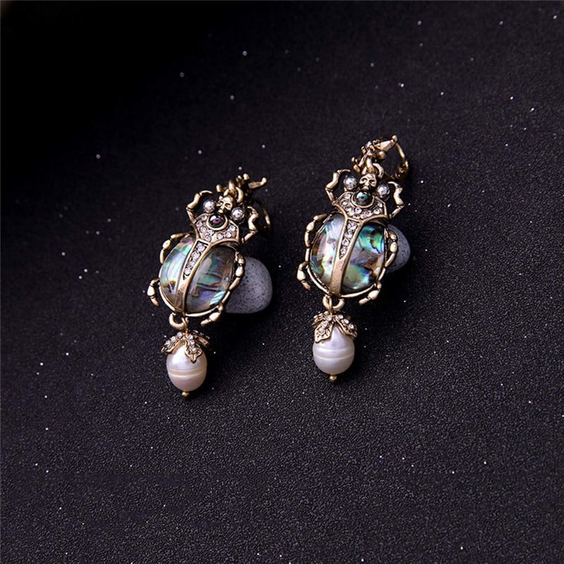 Vintage Beetle Iridescent Shell Pearl Earrings/Studs ✨ - Image 8